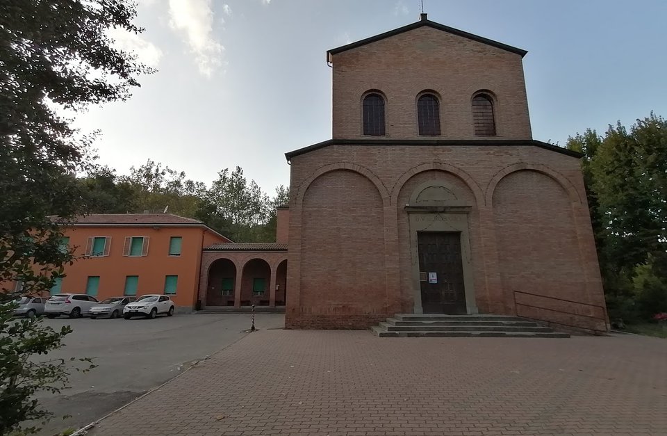 Chiesa di Calderino intitolata alla Beata Vergine del Rosario
                                